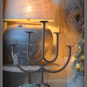 stoer en landelijk wonen Smeedijzeren kandelaar Marrakech Aura Peeperkorn