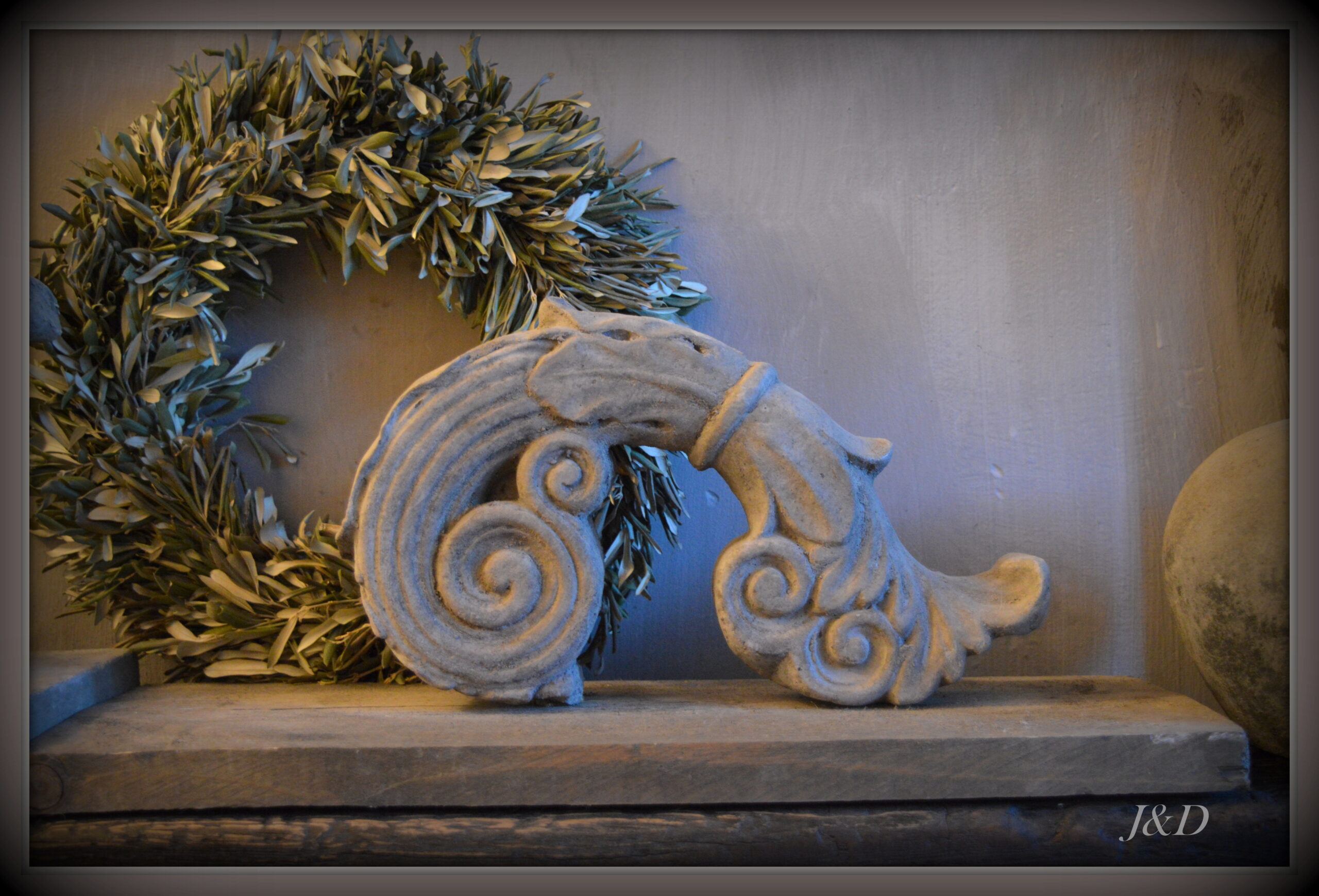 stoer en landelijk wonen. ornament Il Cupido.