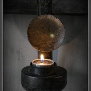 stoer en landelijk wonen. Waxinelicht houder van olielampje.