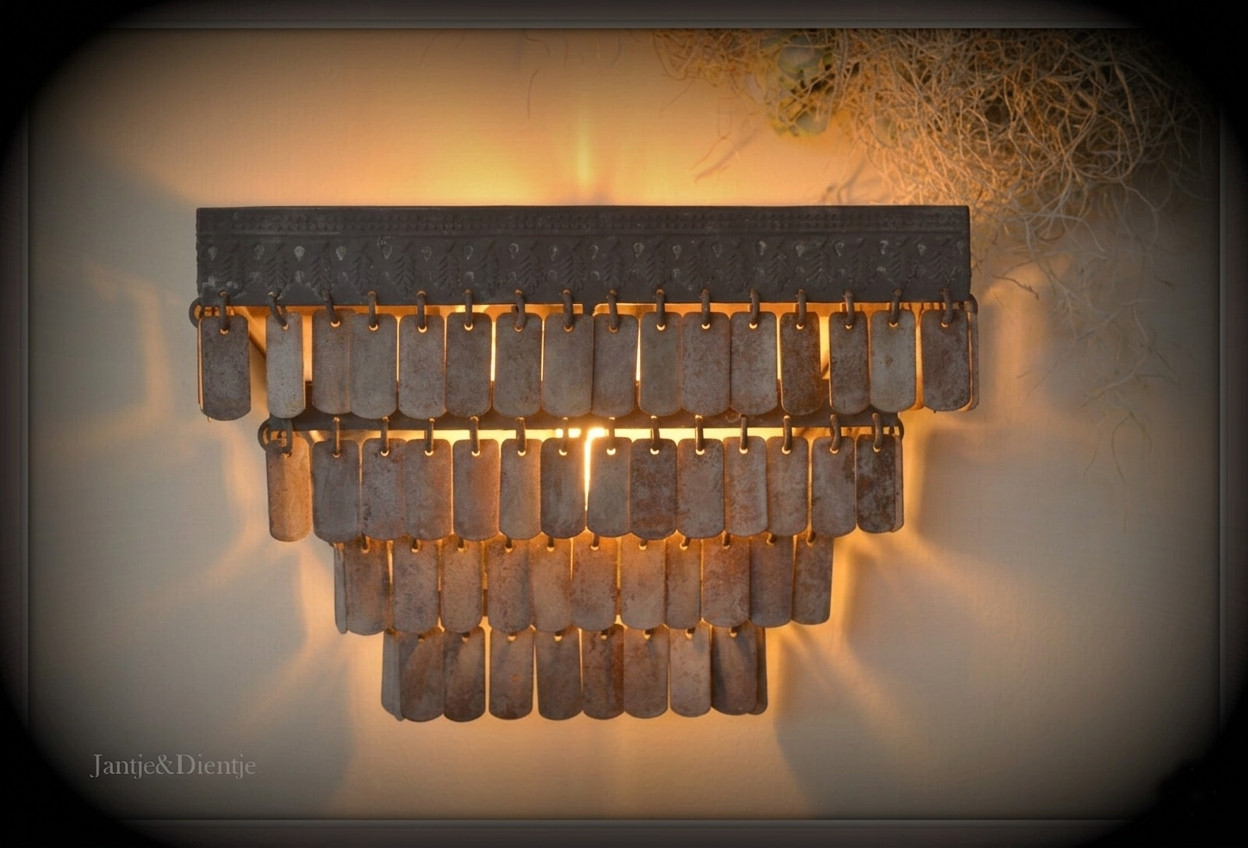 stoer en landelijk wonen. Schijfjes wandlamp