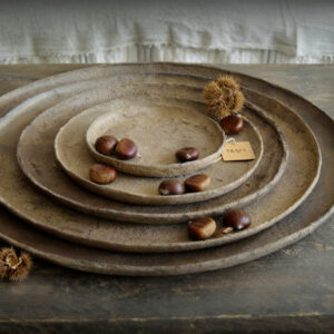 stoer en landelijk wonen. Schalenset Trapa Living